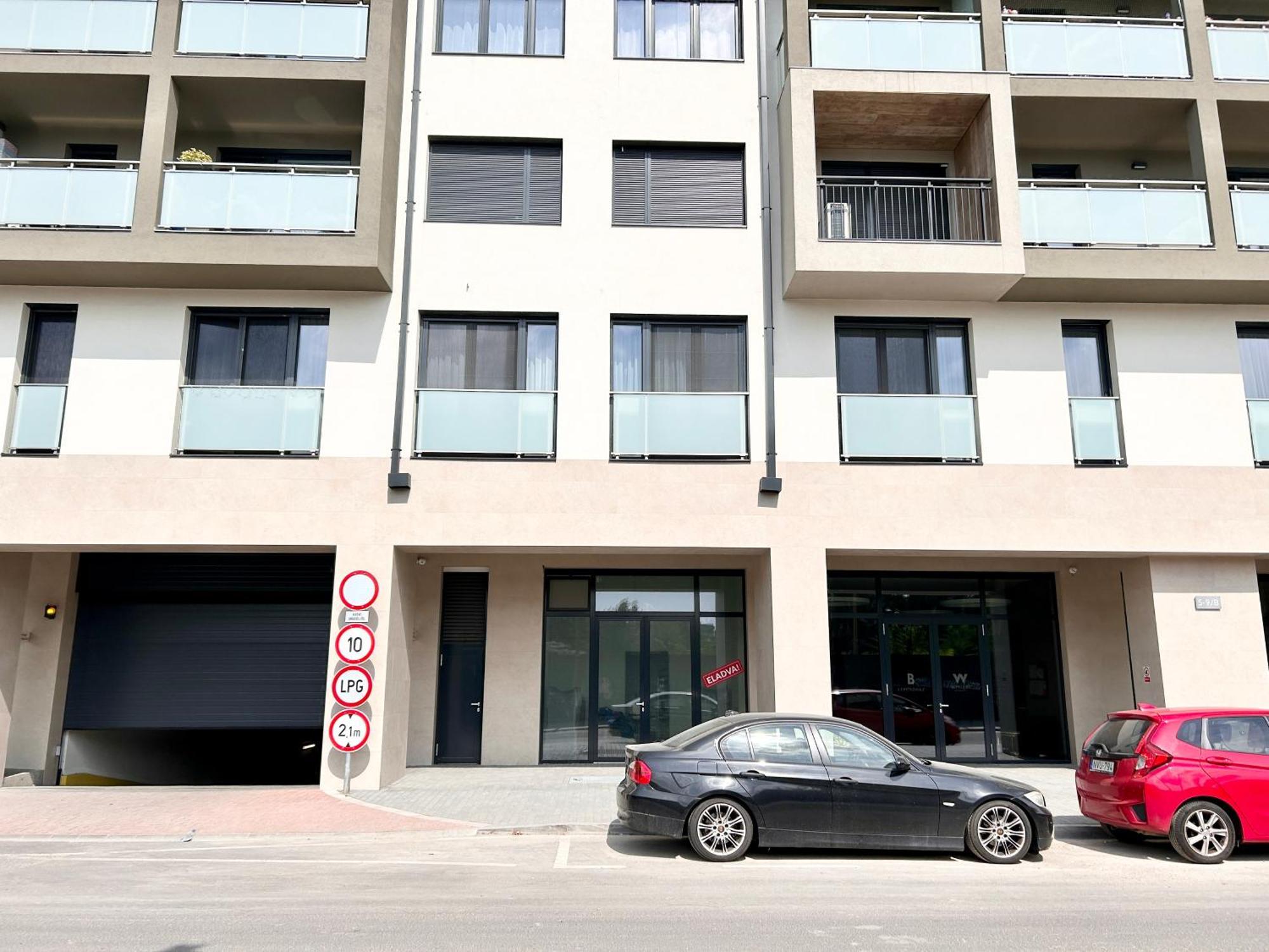New 2022 Family&Friends Downtown Ac 3Br 2Ba Free Parking Big Balcony Near Metro&Train Station Self Check-In Apt Budapeste Exterior foto