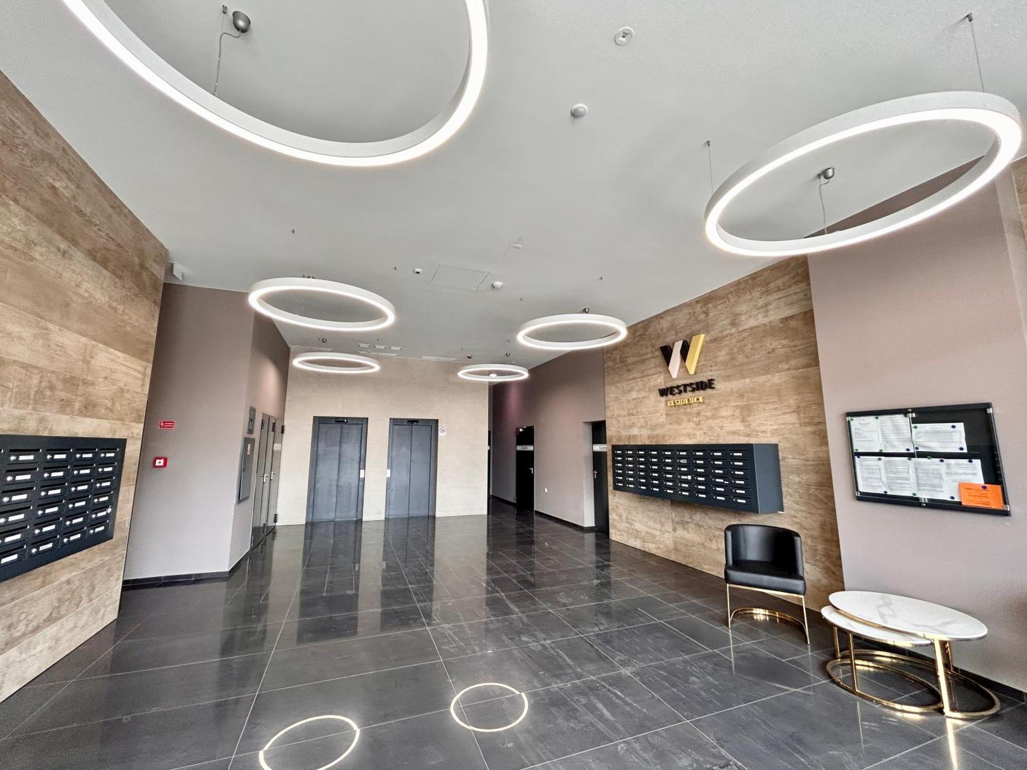 New 2022 Family&Friends Downtown Ac 3Br 2Ba Free Parking Big Balcony Near Metro&Train Station Self Check-In Apt Budapeste Exterior foto